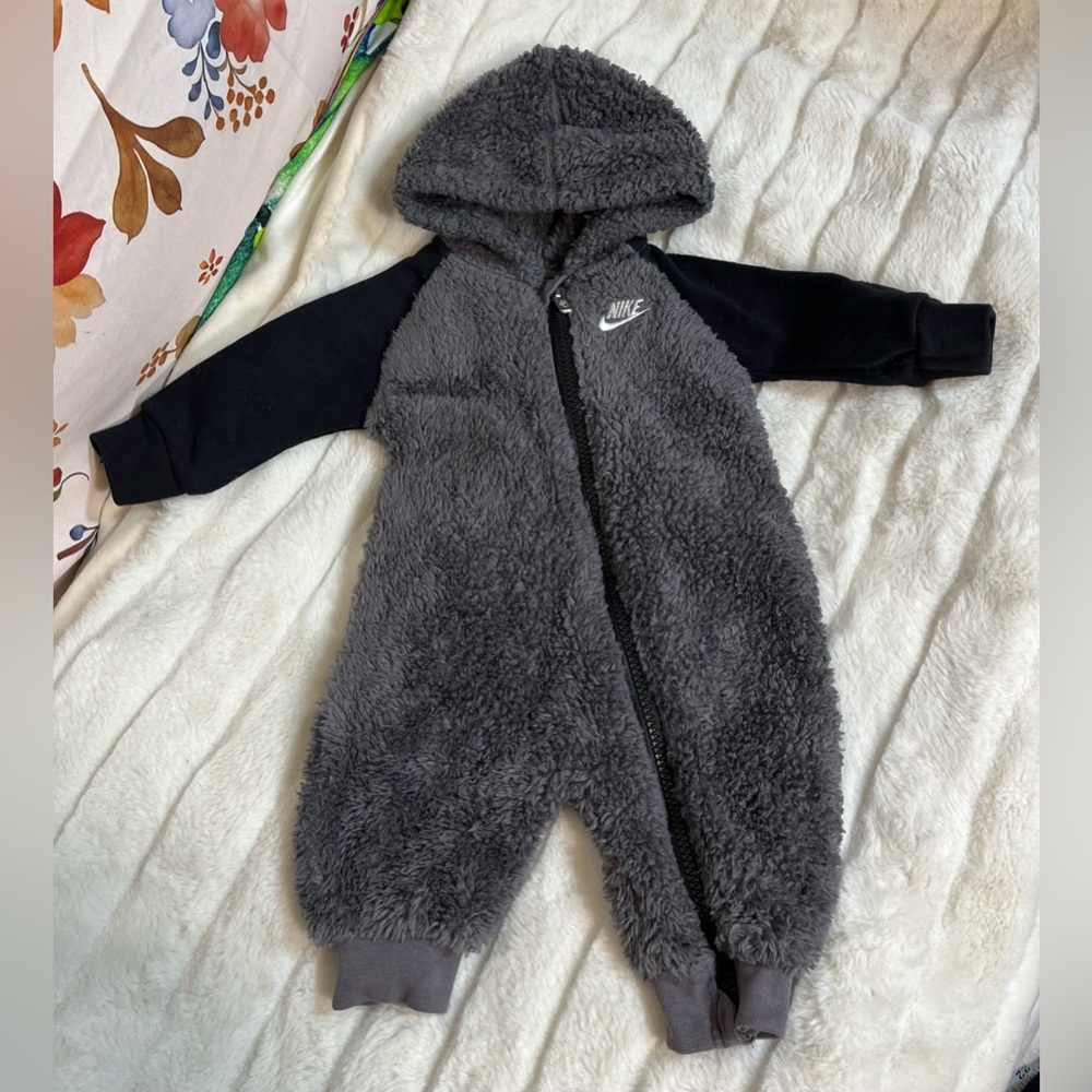 Nike 3M Baby Unisex Infant Streetwear Fleece Sherpa Grey Black Zip Hooded Romper - Picture 2 of 6